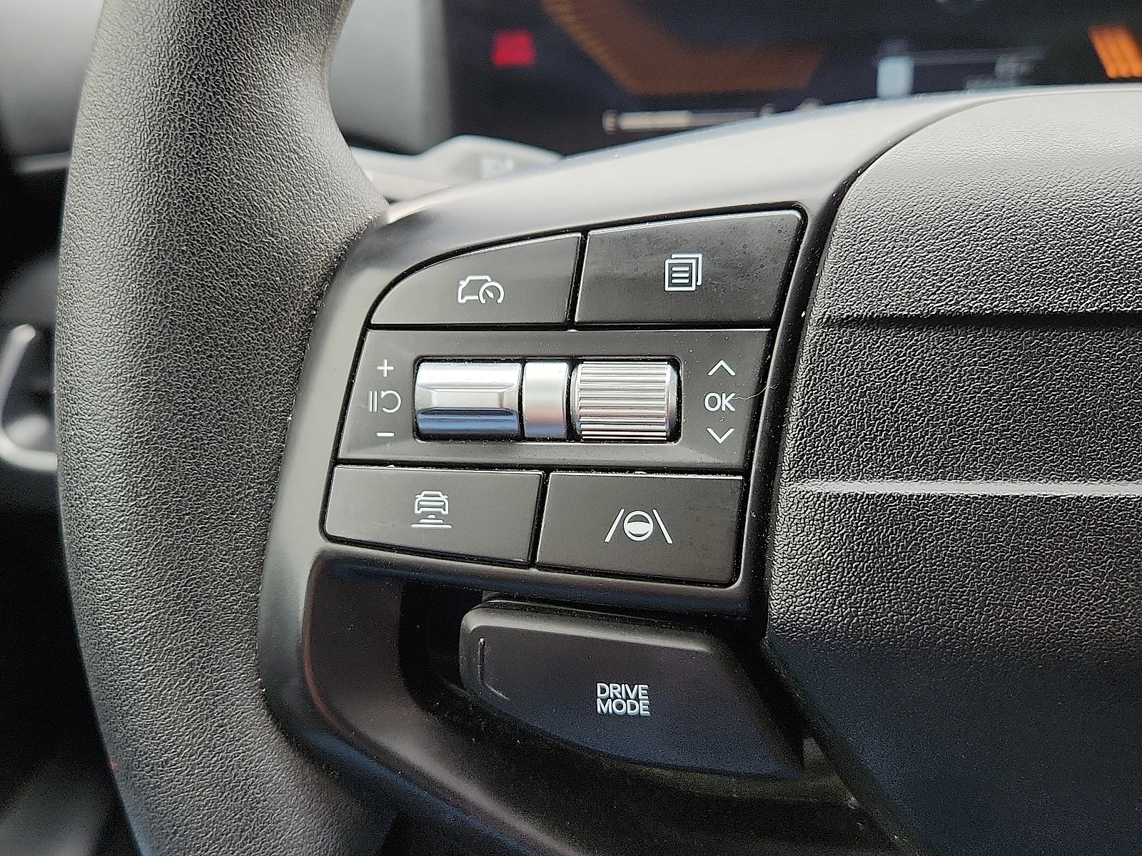Used 2025 White Kia LXS image 15