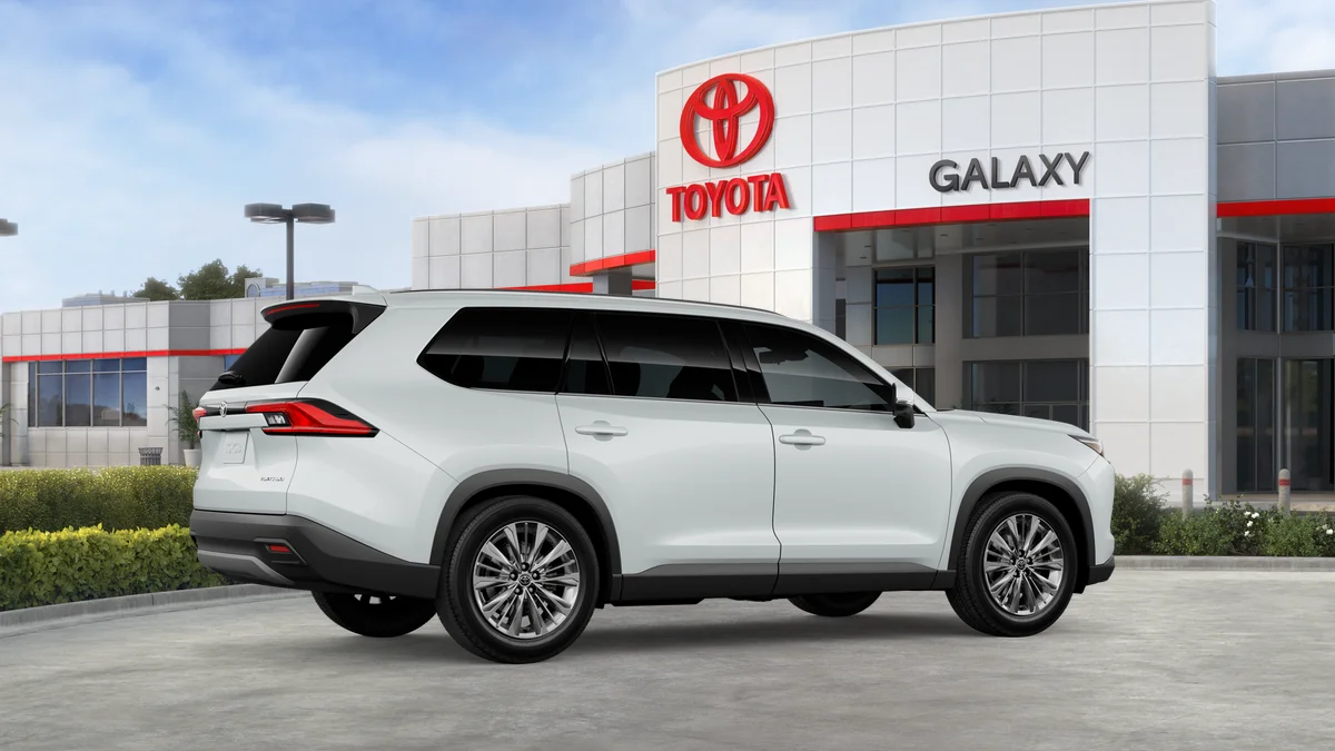 New 2026 Wind Chill Pearl Toyota Platinum image 11