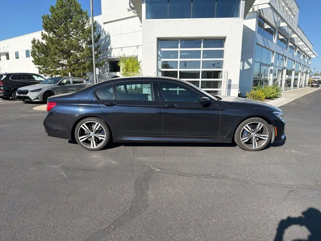 Used 2019 Carbon Black Metallic BMW 750i xDrive image 6