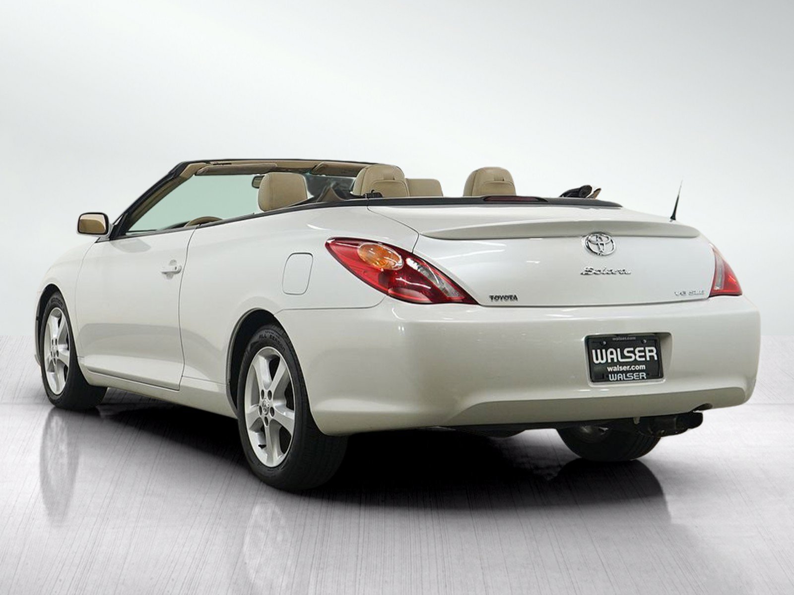 Used 2006 White Toyota SE image 4
