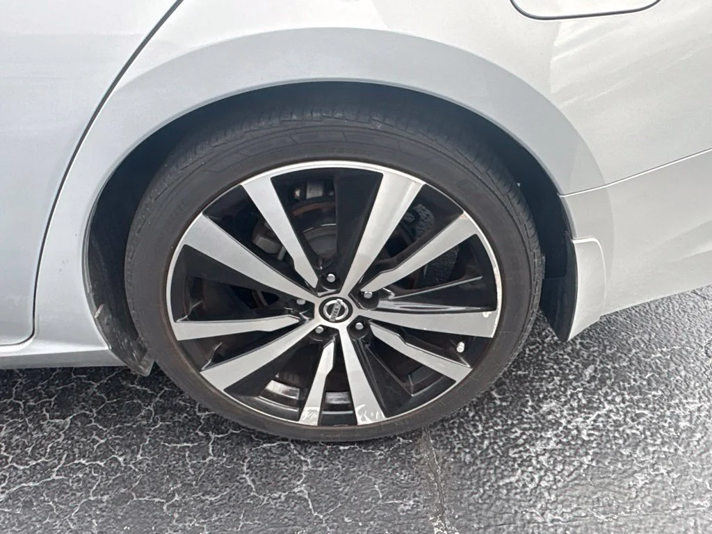 Used 2021 Silver Nissan 2.0 SR image 9