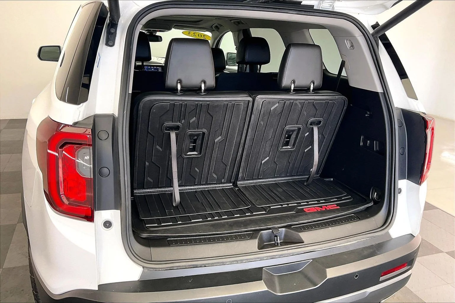 Used 2023 Summit White GMC AT4 image 27