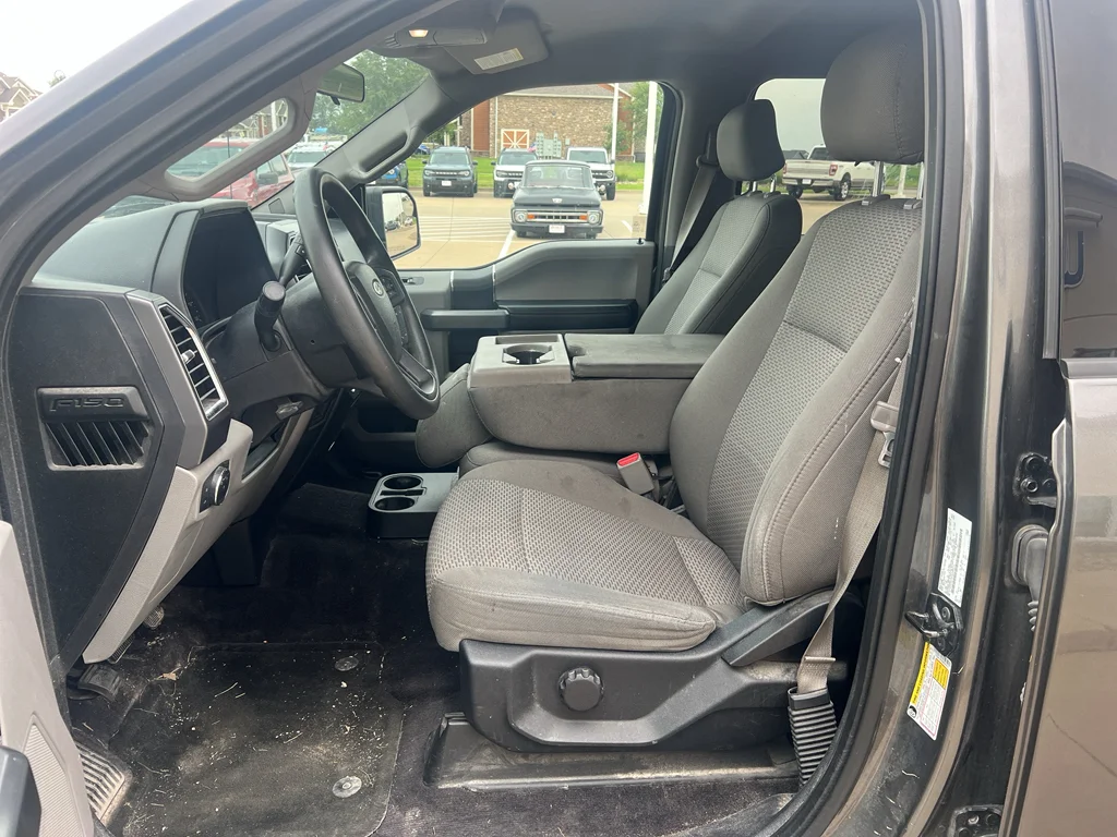 Used 2016 Magnetic Metallic Ford XLT image 11