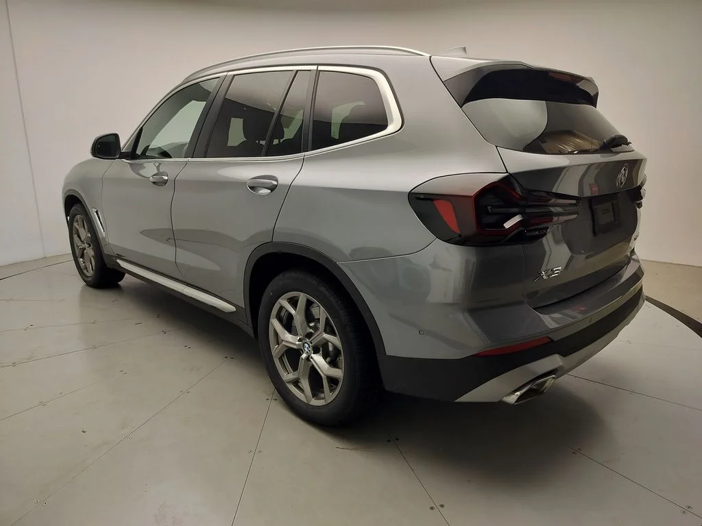 Used 2024 Skyscraper Grey Metallic BMW sDrive30i image 4