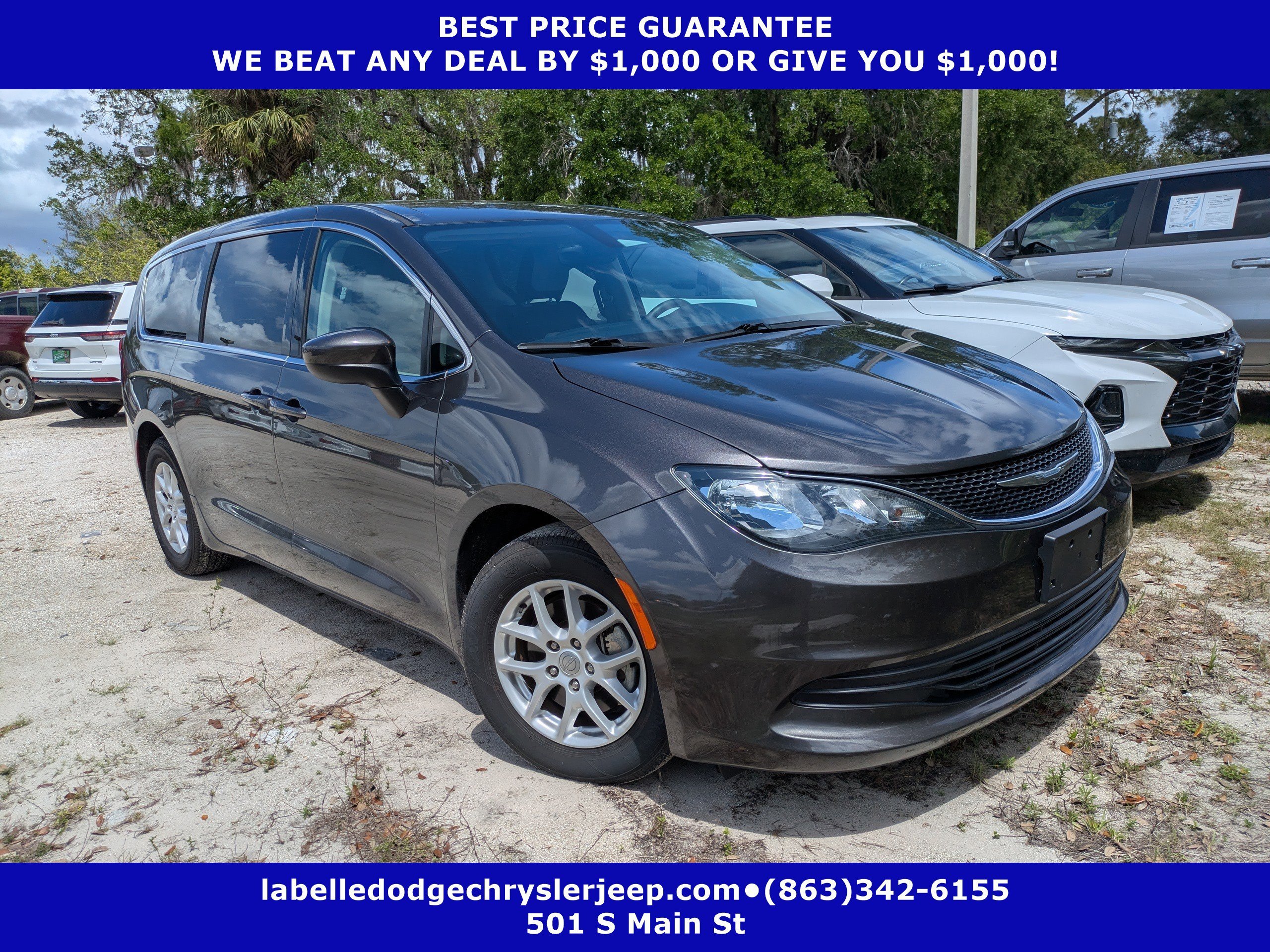 2017 Chrysler Pacifica Touring's photo