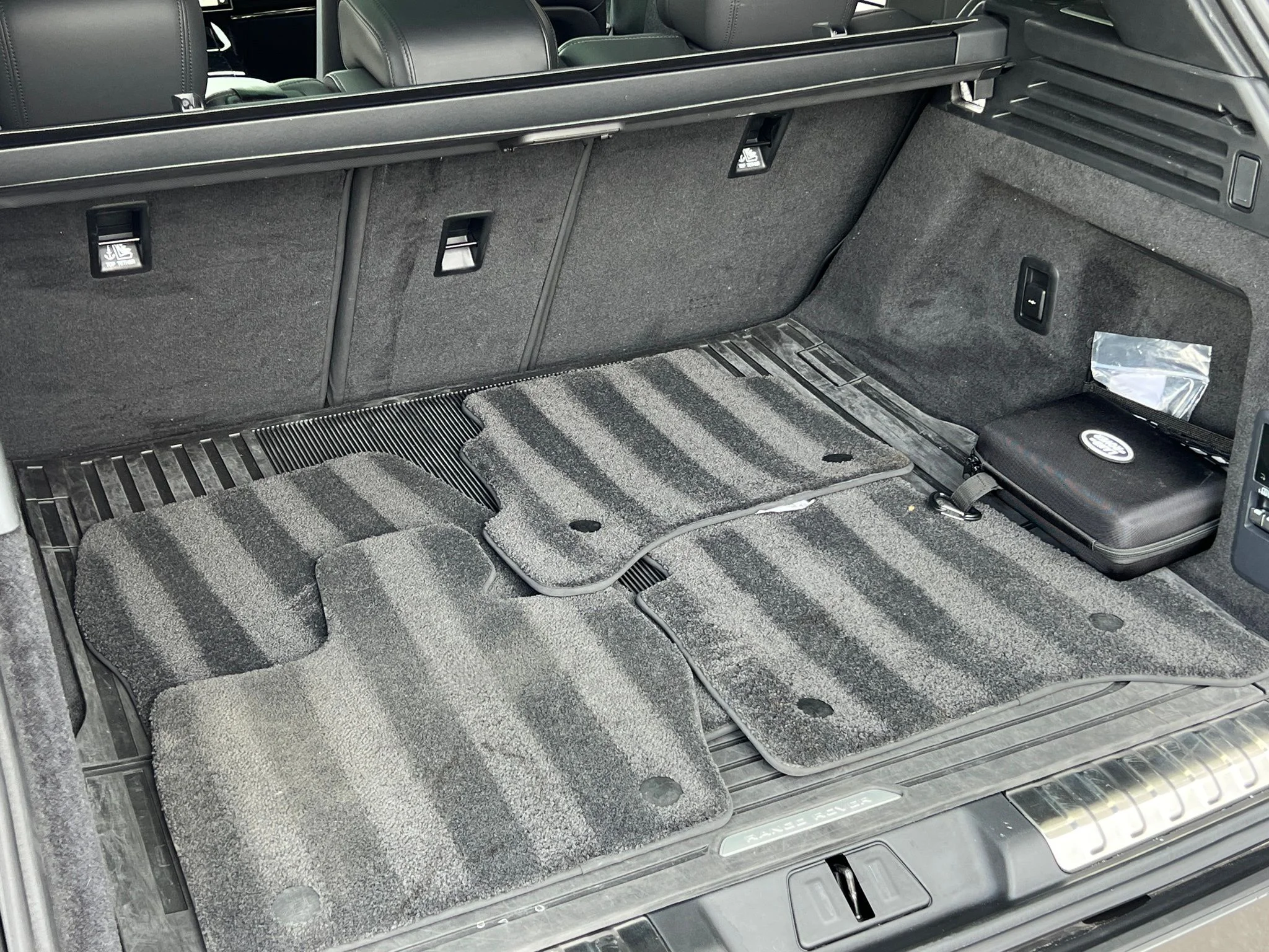 Used 2025 Gray Land Rover Autobiography image 31