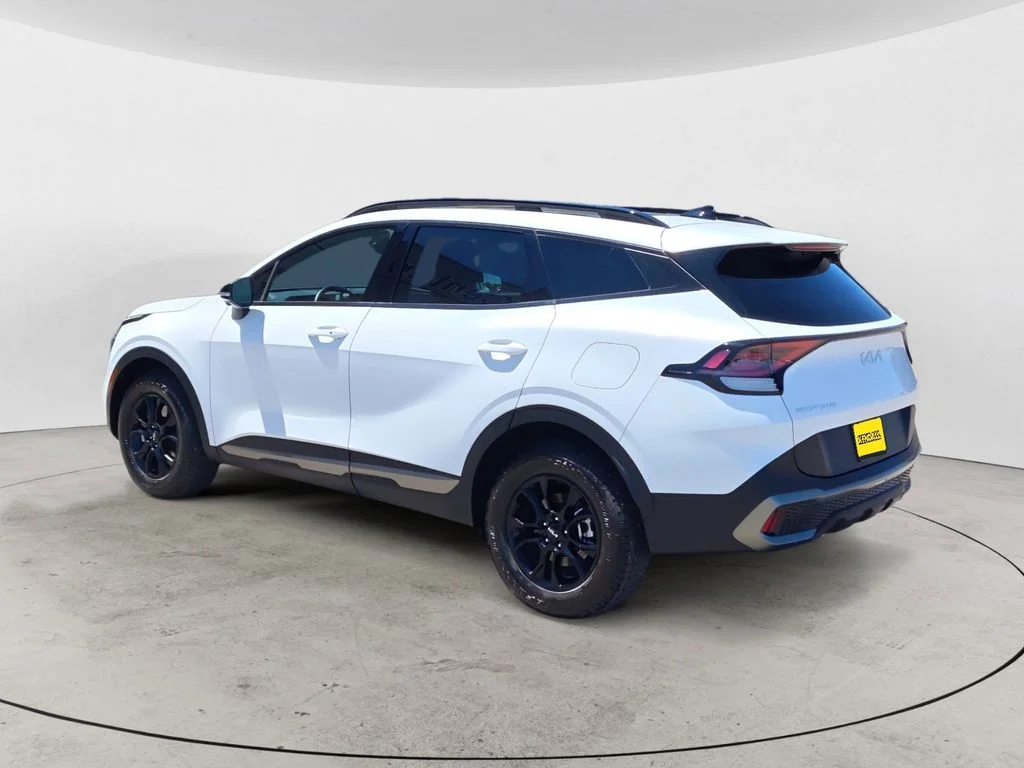 Used 2023 White Kia X-Pro Prestige image 3