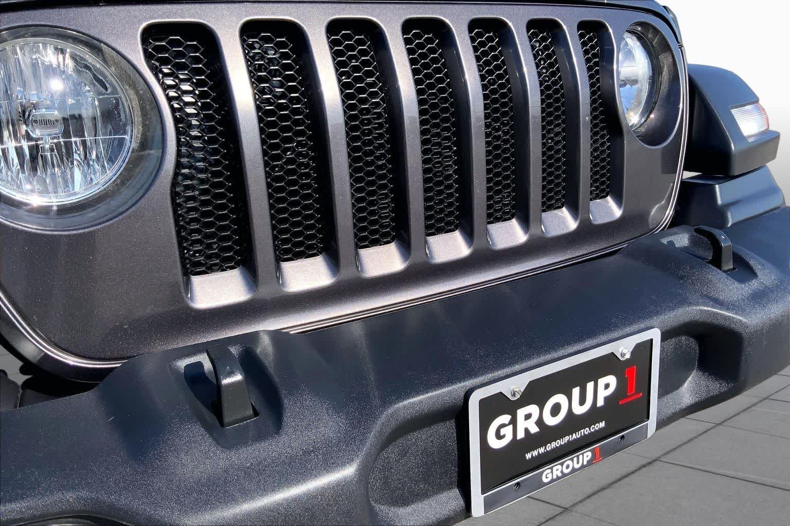 Used 2022 Granite Crystal Metallic Clearcoat Jeep Unlimited Sport S image 29