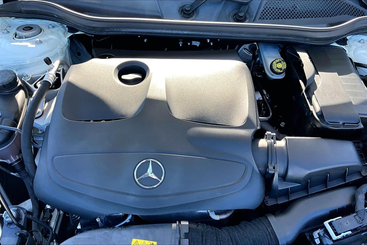 Used 2017 Cirrus White Mercedes-Benz GLA 250 image 31