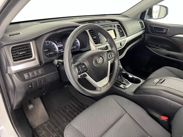 Used 2019 White Toyota LE image 14