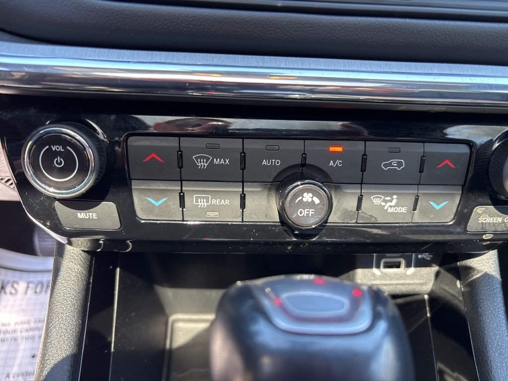Used 2022 White Jeep High Altitude image 33