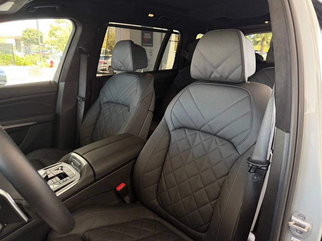 Used 2025 Brooklyn Grey Metallic BMW xDrive40i image 13