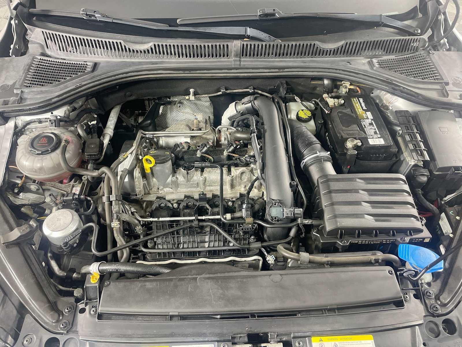 Used 2020 Pyrite Silver Metallic Volkswagen R-Line image 28