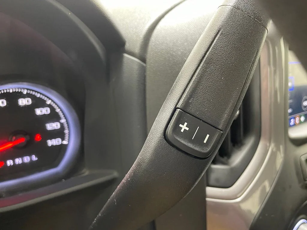 Used 2022 White Chevrolet Custom image 26