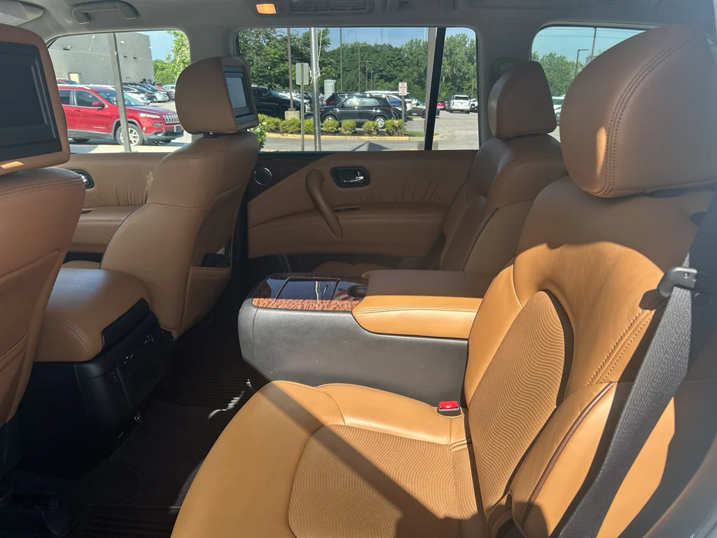Used 2017 Pearl White Nissan Platinum image 9
