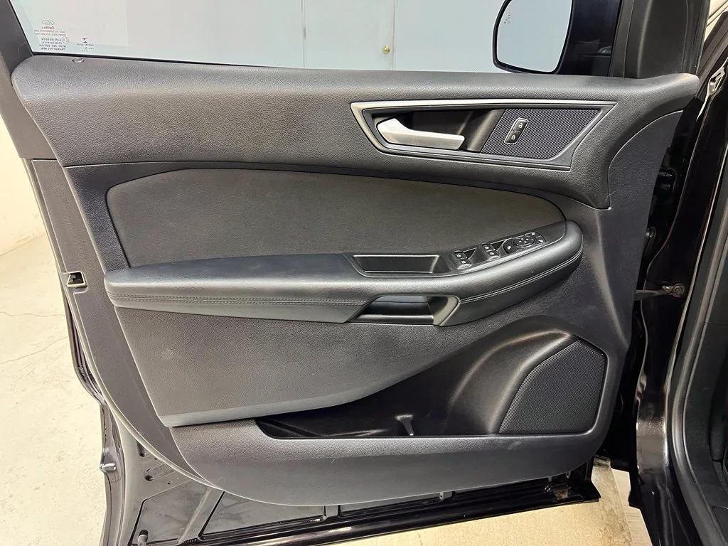 Used 2019 Black Ford SE image 14
