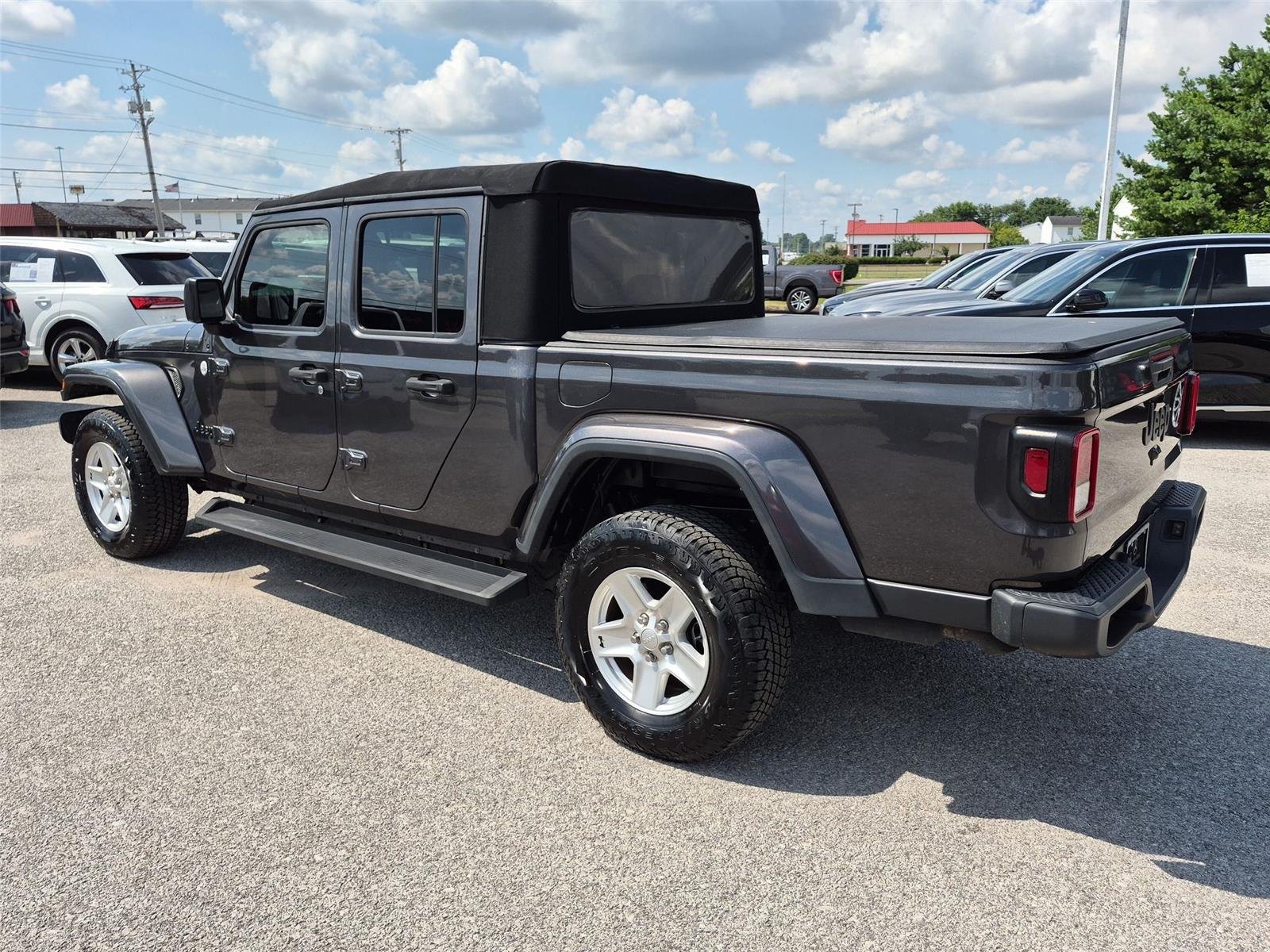 Used 2020 Granite Crystal Metallic Clearcoat Jeep Sport S image 3