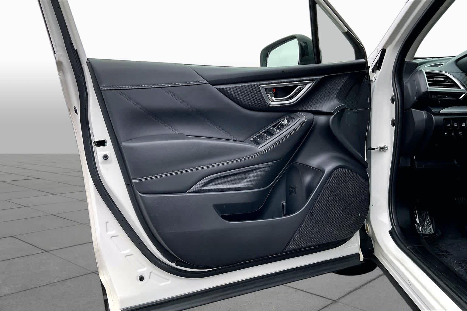 Used 2020 Crystal White Pearl Subaru Limited image 22
