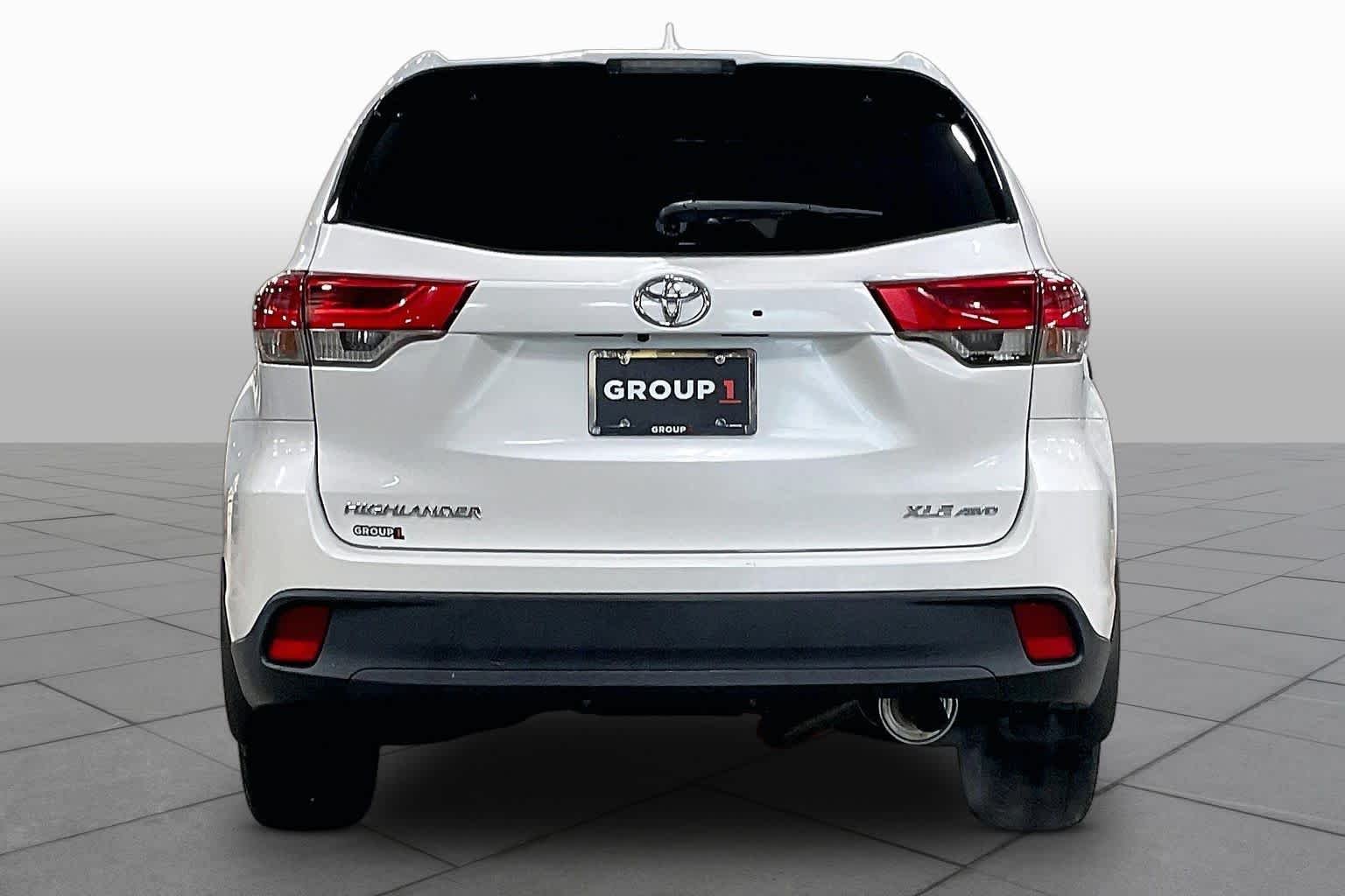 Used 2019 Blizzard Pearl Toyota XLE image 5