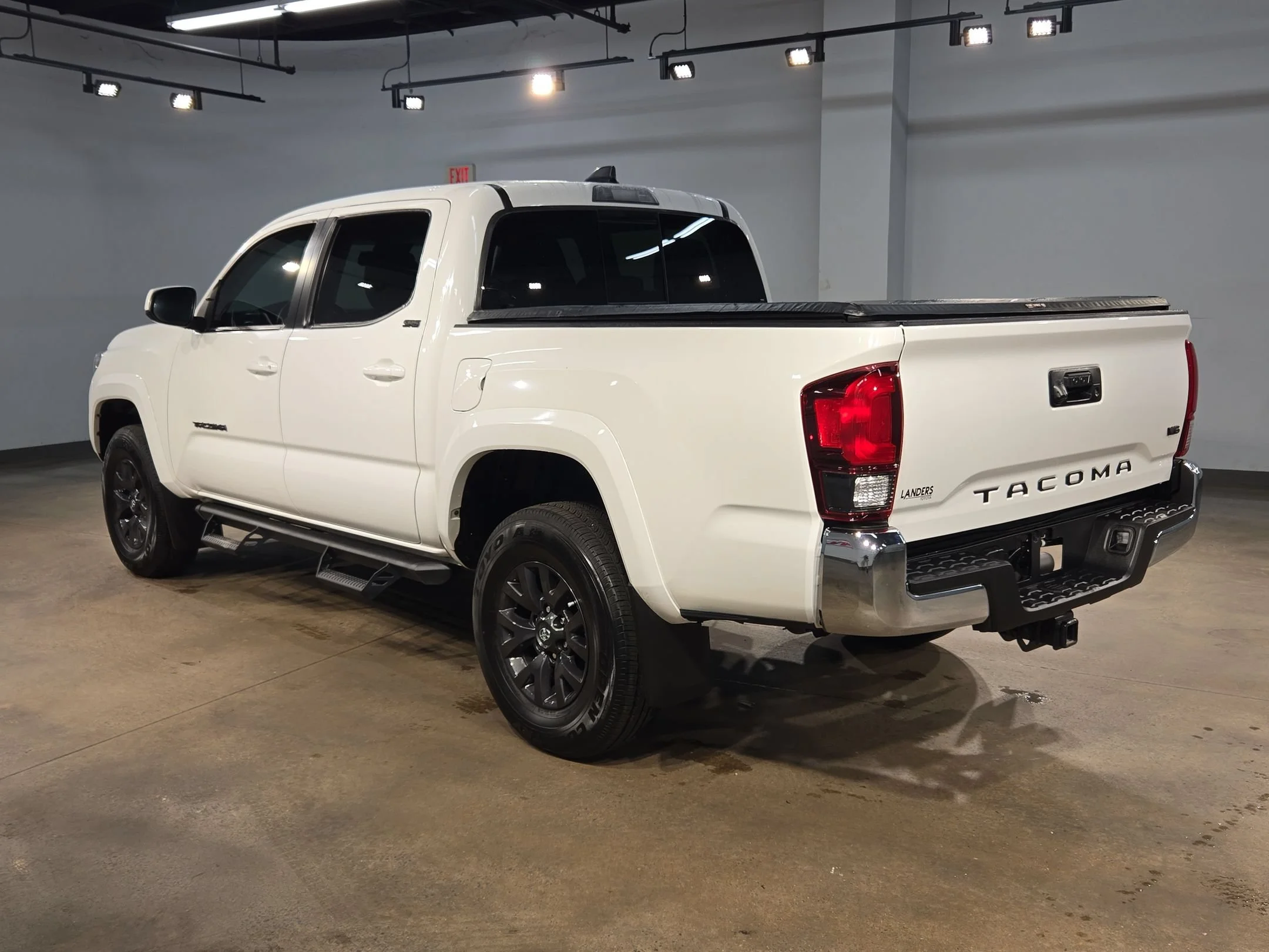Used 2022 White Toyota SR5 image 5
