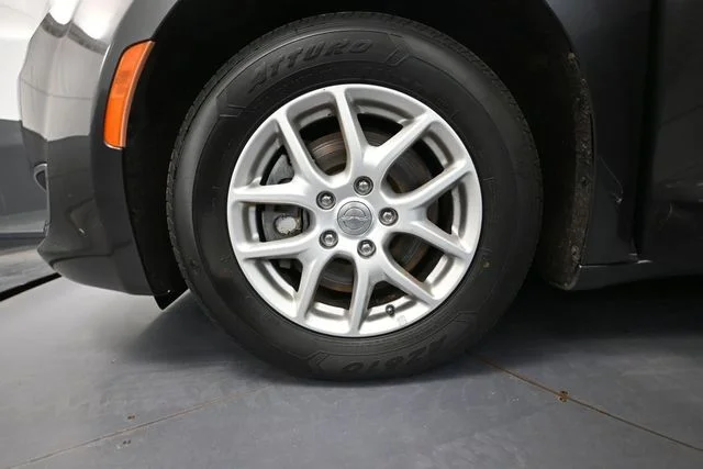 Used 2020 Gray Chrysler Touring L image 12