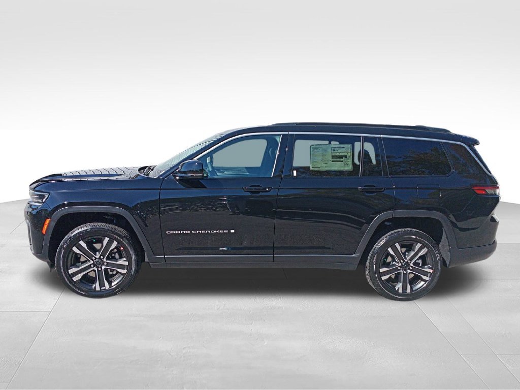 New 2027 High-Gloss Black Paint Jeep Limited image 2