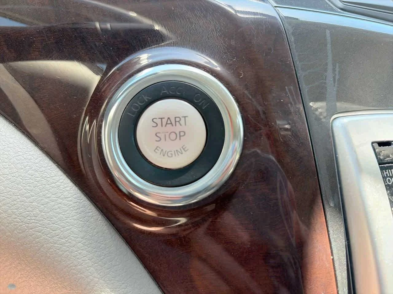 Used 2012 Platinum Graphite Nissan SL image 27