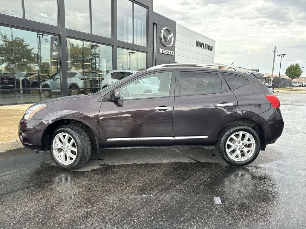 Used 2013 Black Nissan SL image 8