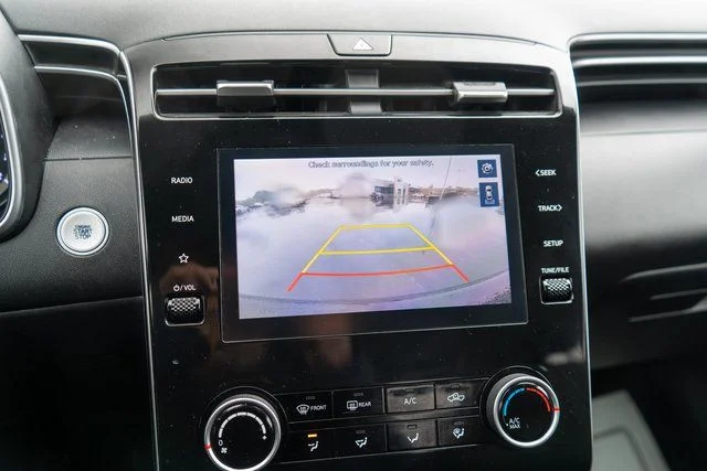 Used 2022 Green Hyundai SEL image 27