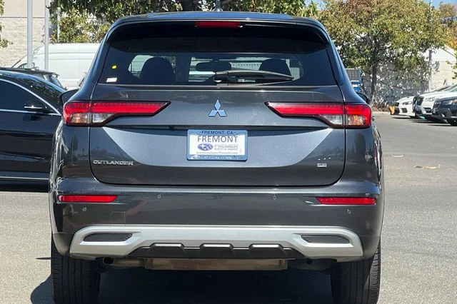 Used 2024  Mitsubishi SE image 5