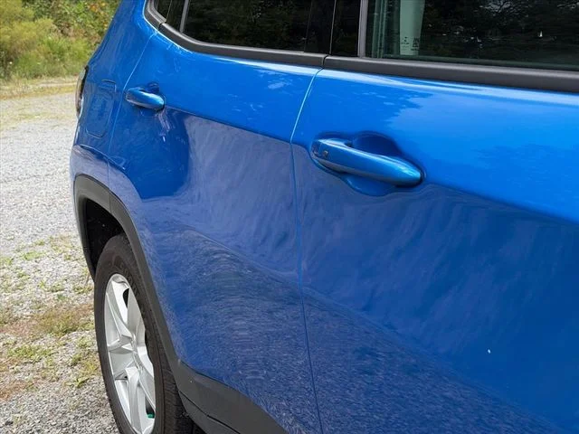 Used 2022 Blue Jeep Latitude image 10