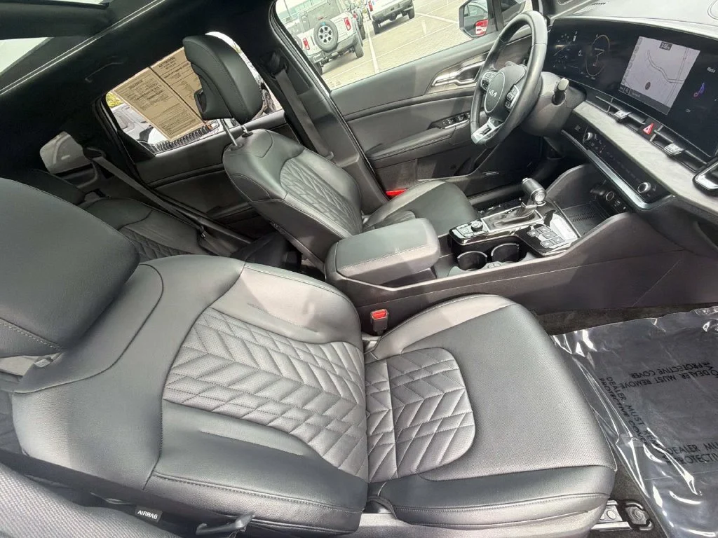 Used 2023 White Kia X-Pro Prestige image 30