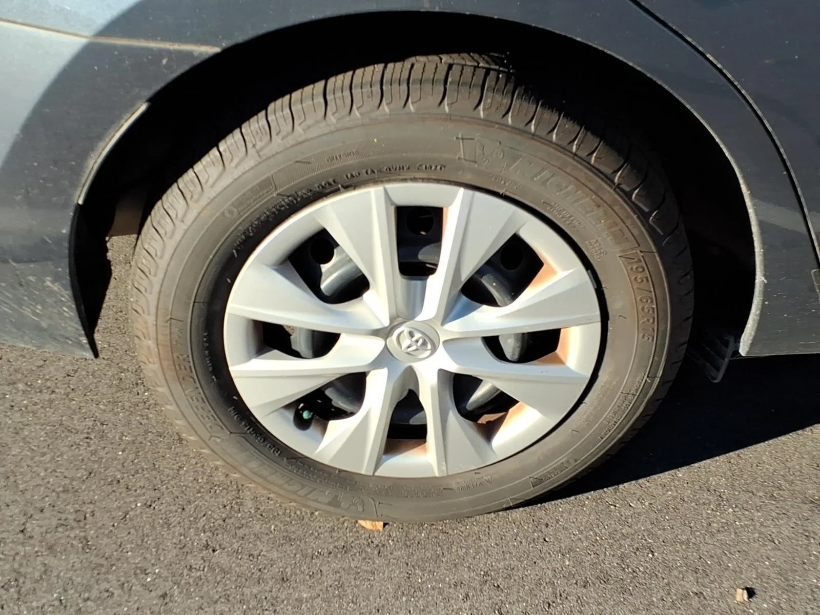 Used 2014 GRAY TOYOTA  image 6