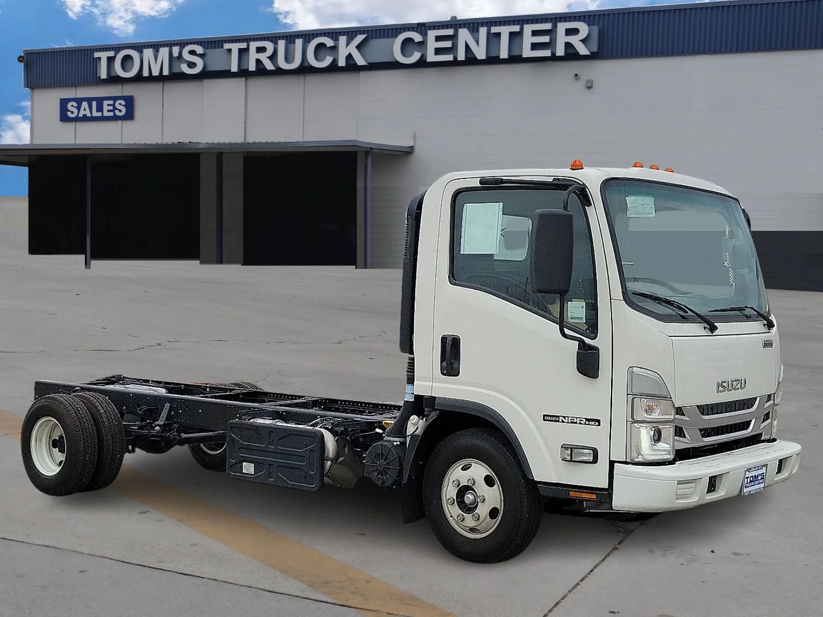 2024 Isuzu NPR-HD's photo