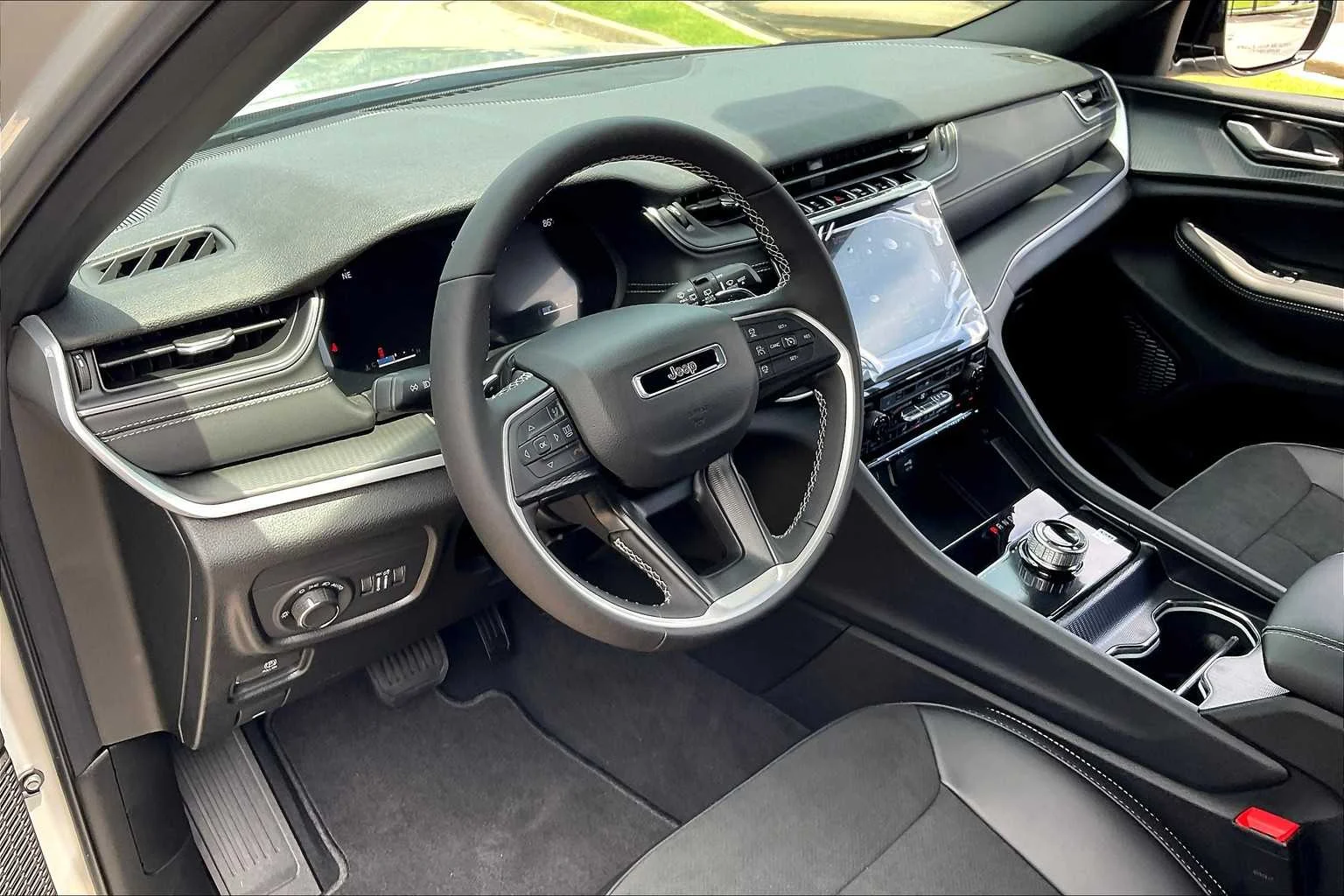 2025 Jeep Grand Cherokee L Altitude - Photo 8