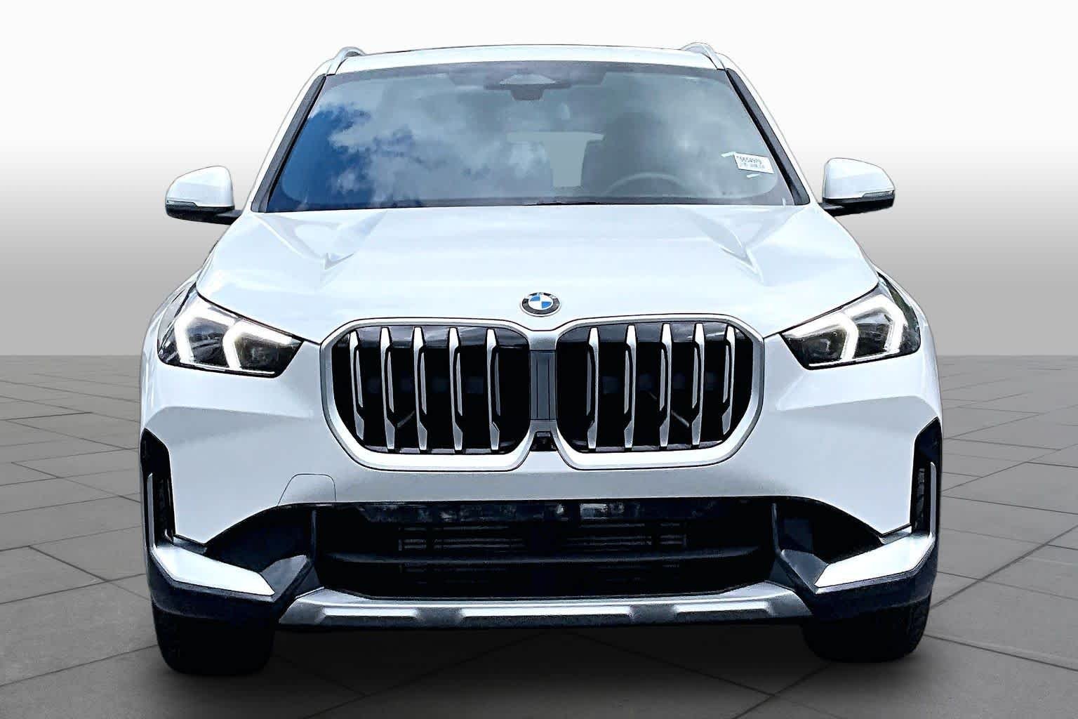 New 2026 Alpine White BMW xDrive28i image 3