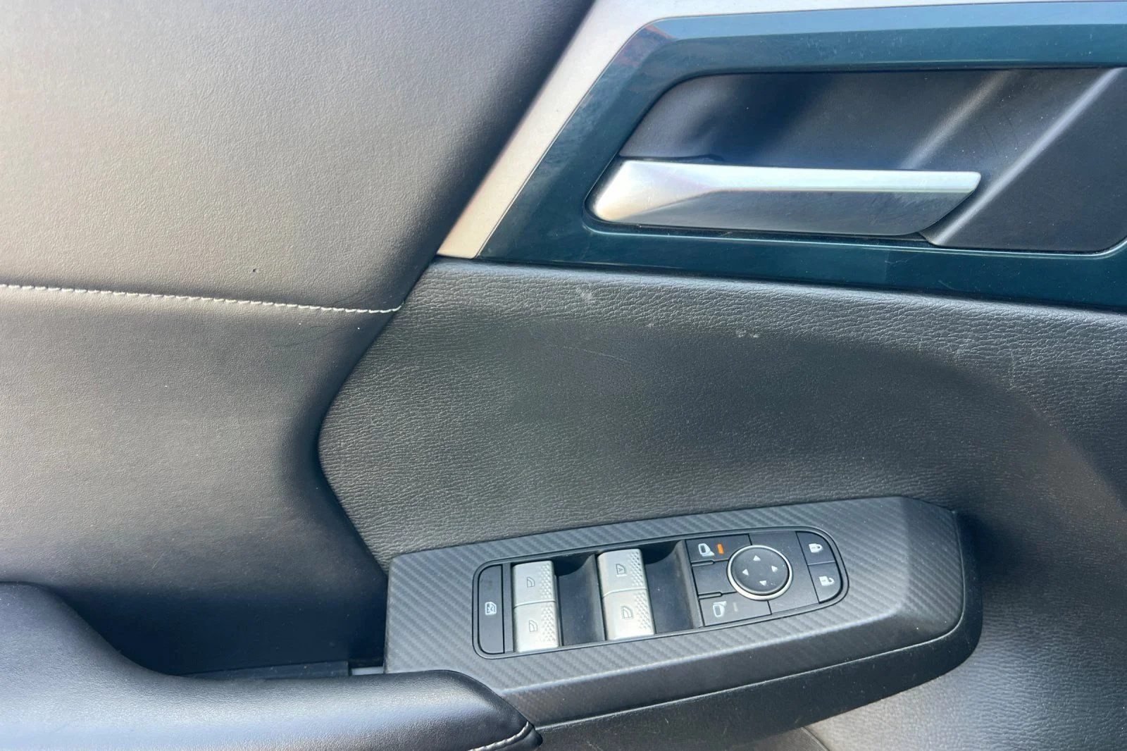 Used 2022 Black Mitsubishi SE Launch Edition image 8