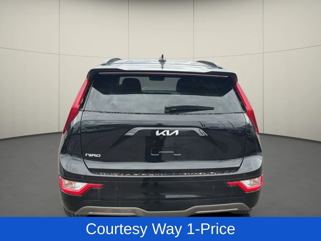 Used 2025 Black Kia Wind image 8