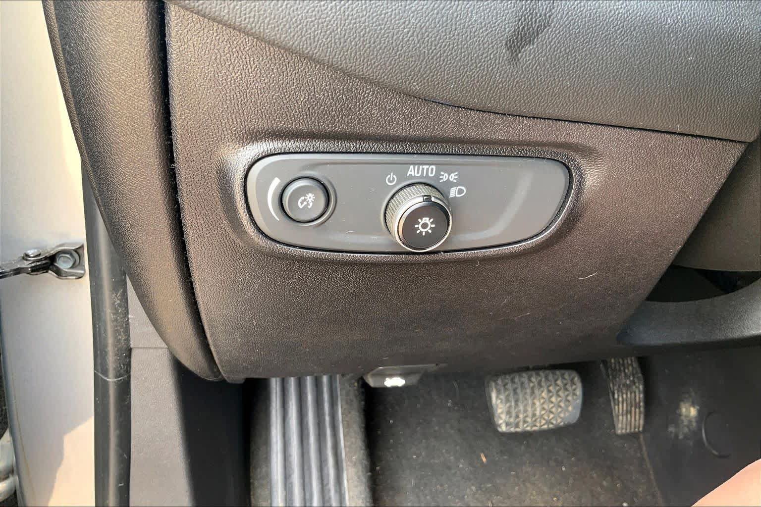 Used 2019 Pepperdust Metallic Chevrolet LT image 33