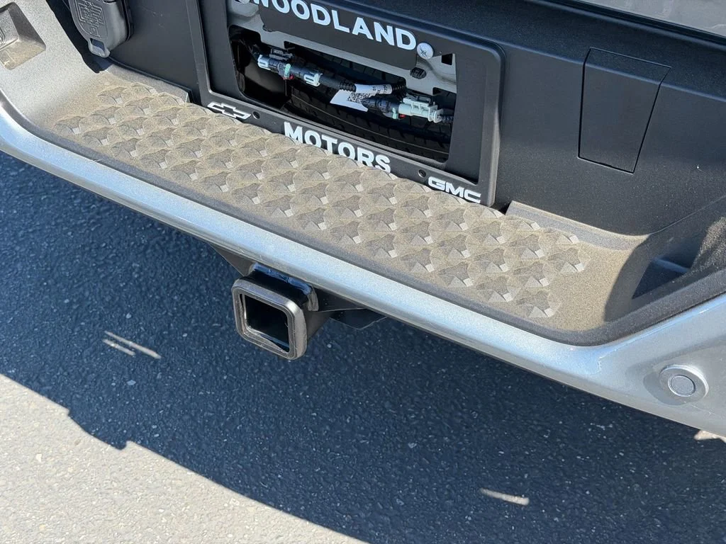 New 2026 Sterling Metallic GMC Elevation image 9