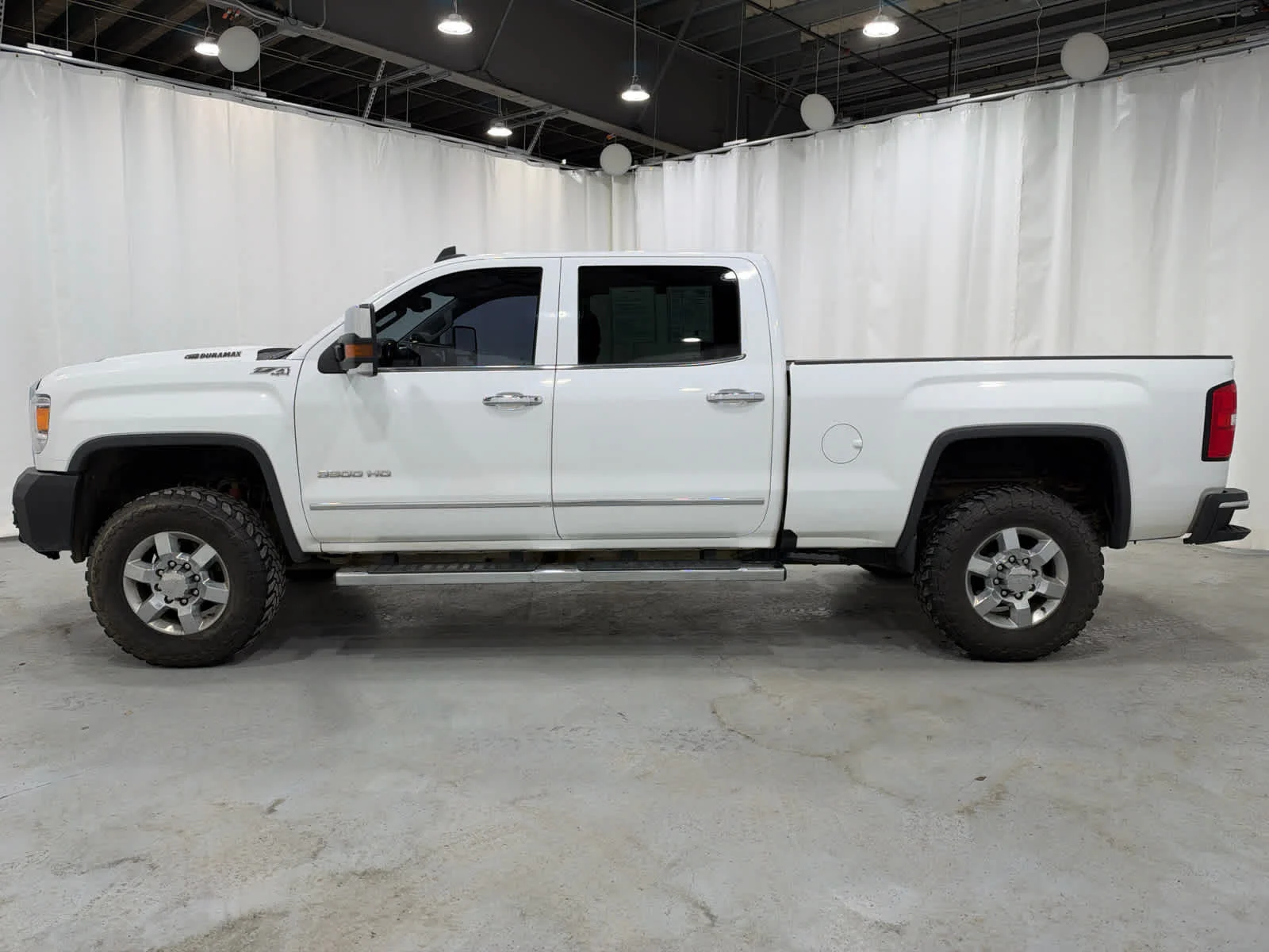 Certified Used 2018 SUMMIT WHITE GMC SLT image 2