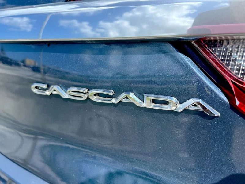 Used 2017 Deep Sky Metallic Buick Premium image 11