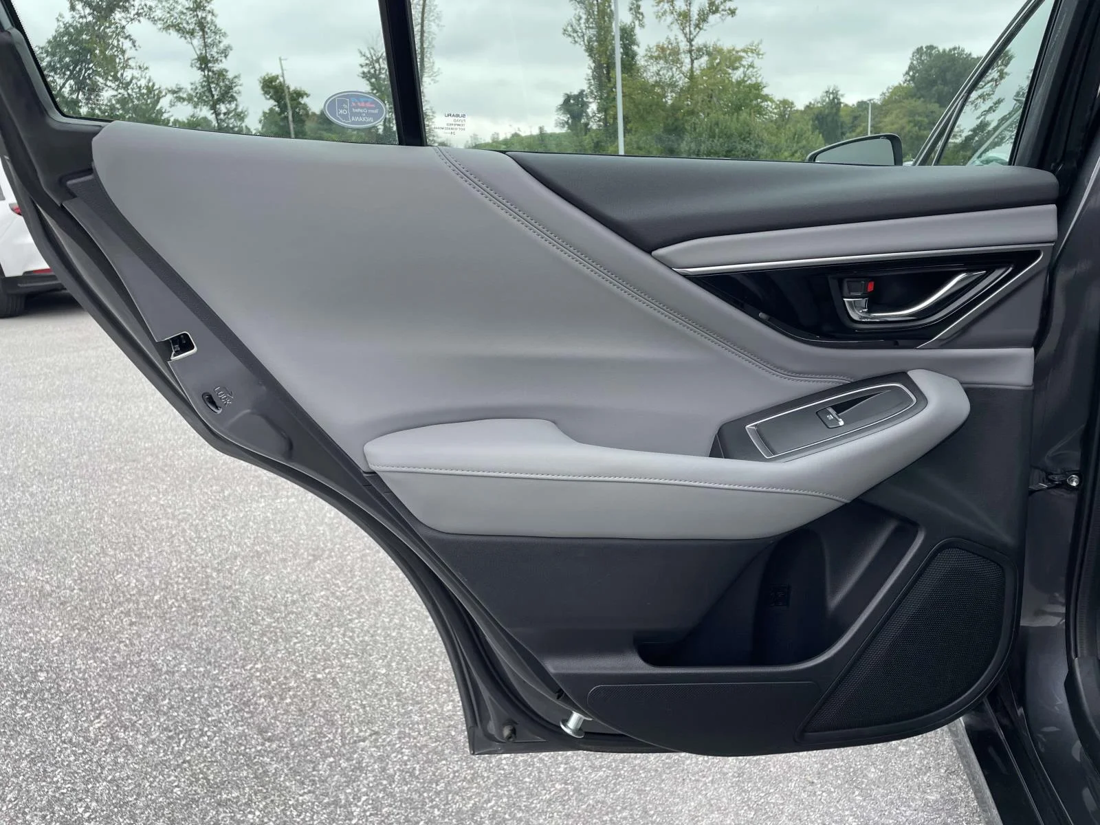 Used 2025 Magnetite Gray Metallic Subaru Limited image 2