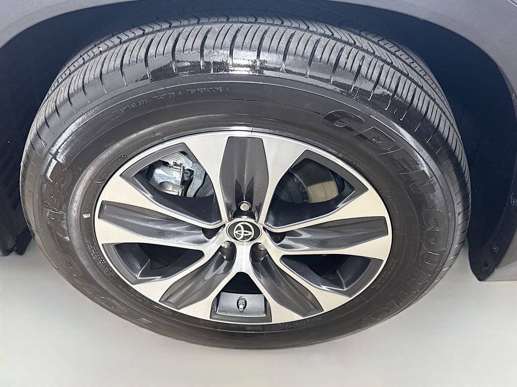 Used 2023 Moon Dust Toyota XLE image 33