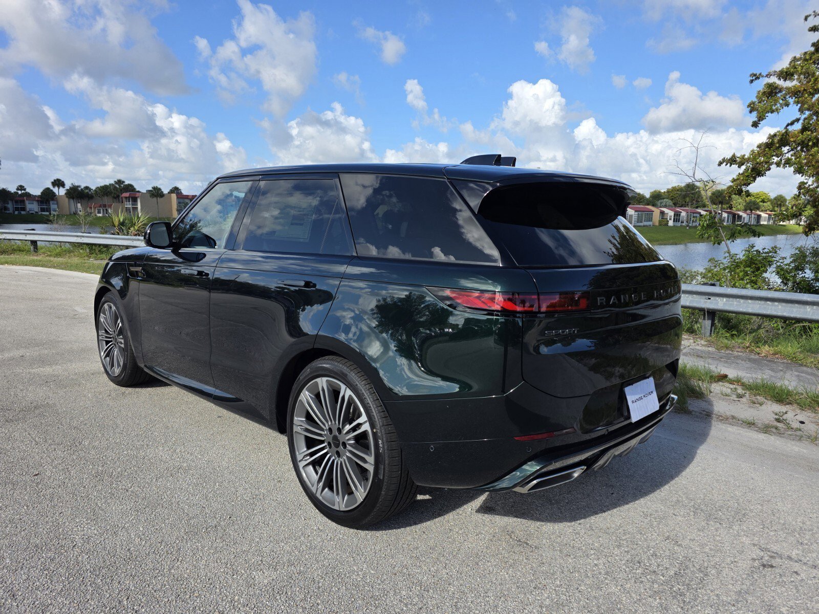 New 2026 British Racing Green Land Rover Dynamic SE image 2