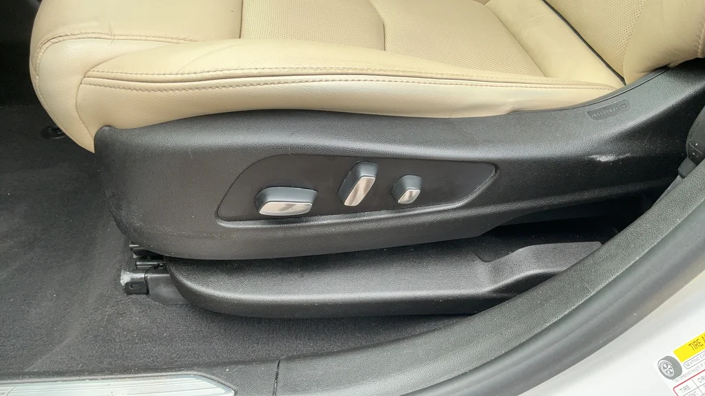 Used 2018 Silver Cadillac Premium Luxury image 19
