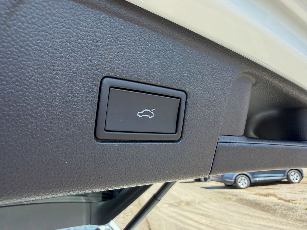New 2026 Opal White Pearl Volkswagen 2.0T Peak Edition image 29