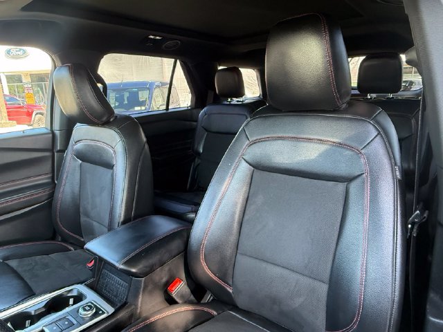 Used 2023 Gray Ford ST-Line image 22