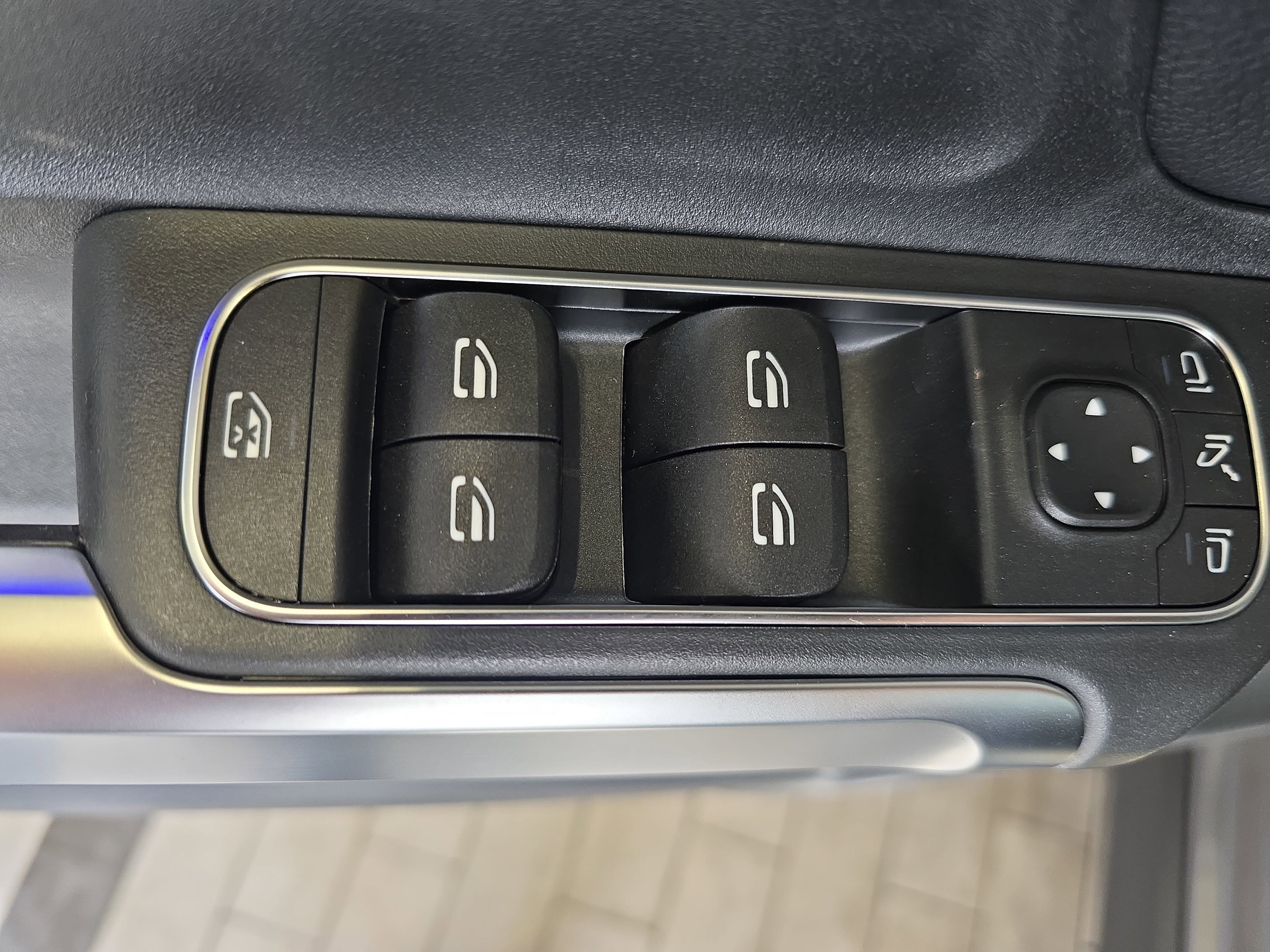 New 2026 Mountain Grey Metallic Mercedes-Benz GLB250 image 28