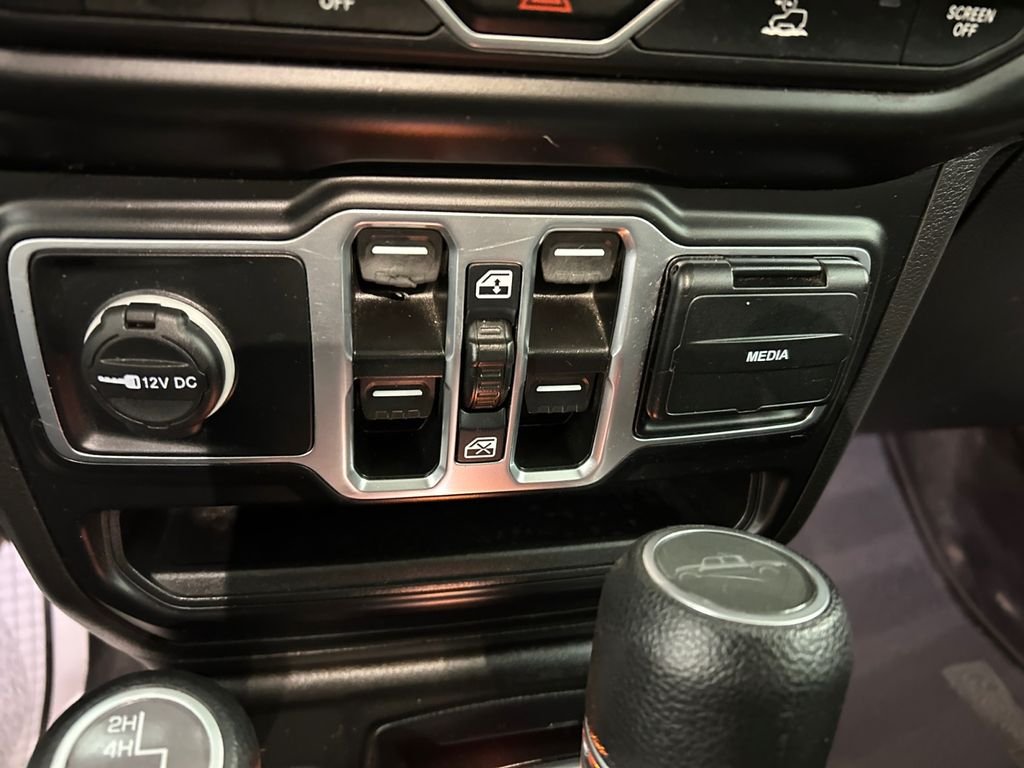 Used 2023 White Jeep Overland image 29